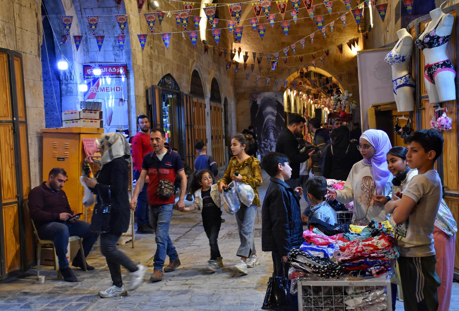 أسواق حلب التاريخية تنبعث مجددا وقلوب تجارها تتلهف إلى (الأيام الخوالي)  - سبوتنيك عربي, 1920, 29.08.2024