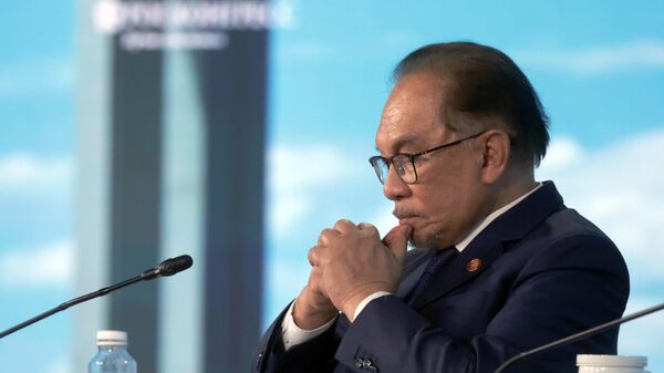  رئيس الوزراء الماليزي، أنور إبراهيم خلال المنتدى الاقتصادي الشرقي التاسيع 2024 - سبوتنيك عربي