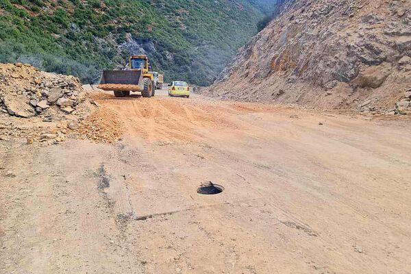 آثار العدوان الإسرائيلي على وسط سوريا يقطع طريقا حيويا يربط محافظتي حماة وطرطوس - سبوتنيك عربي