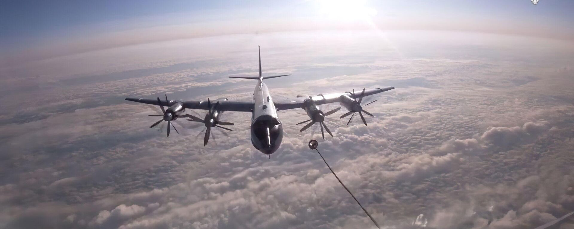 قامت أطقم الطائرات طويلة المدى المضادة للغواصات من طراز تو-142 بالتزود بالوقود العملي. - سبوتنيك عربي, 1920, 24.10.2025