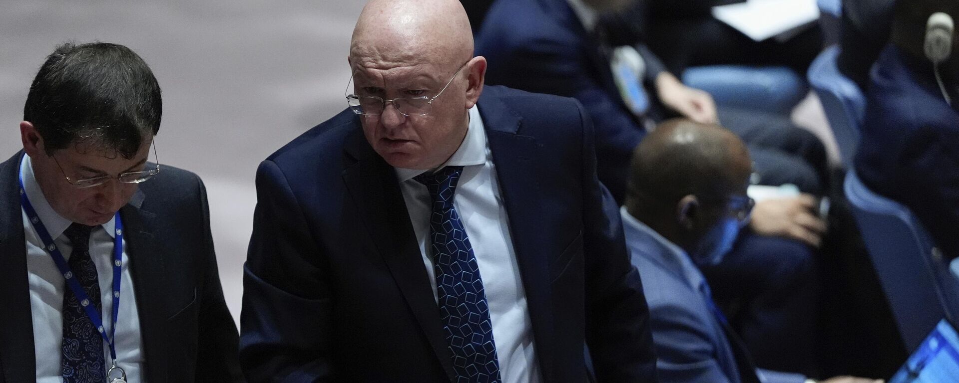 يغادر السفير الروسي لدى الأمم المتحدة فاسيلي نيبينزيا، على اليمين، اجتماع مجلس الأمن، 24 سبتمبر 2024، في مقر الأمم المتحدة. - سبوتنيك عربي, 1920, 19.05.2026