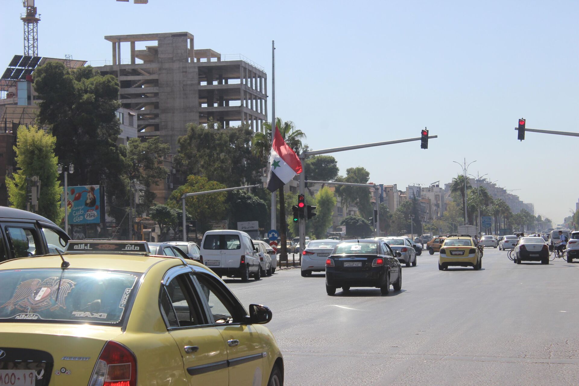 سبوتنيك ترصد تنكيس الأعلام  بدمشق حدادا على ضحايا العدوان الإسرائيلي على بيروت - سبوتنيك عربي, 1920, 29.09.2024