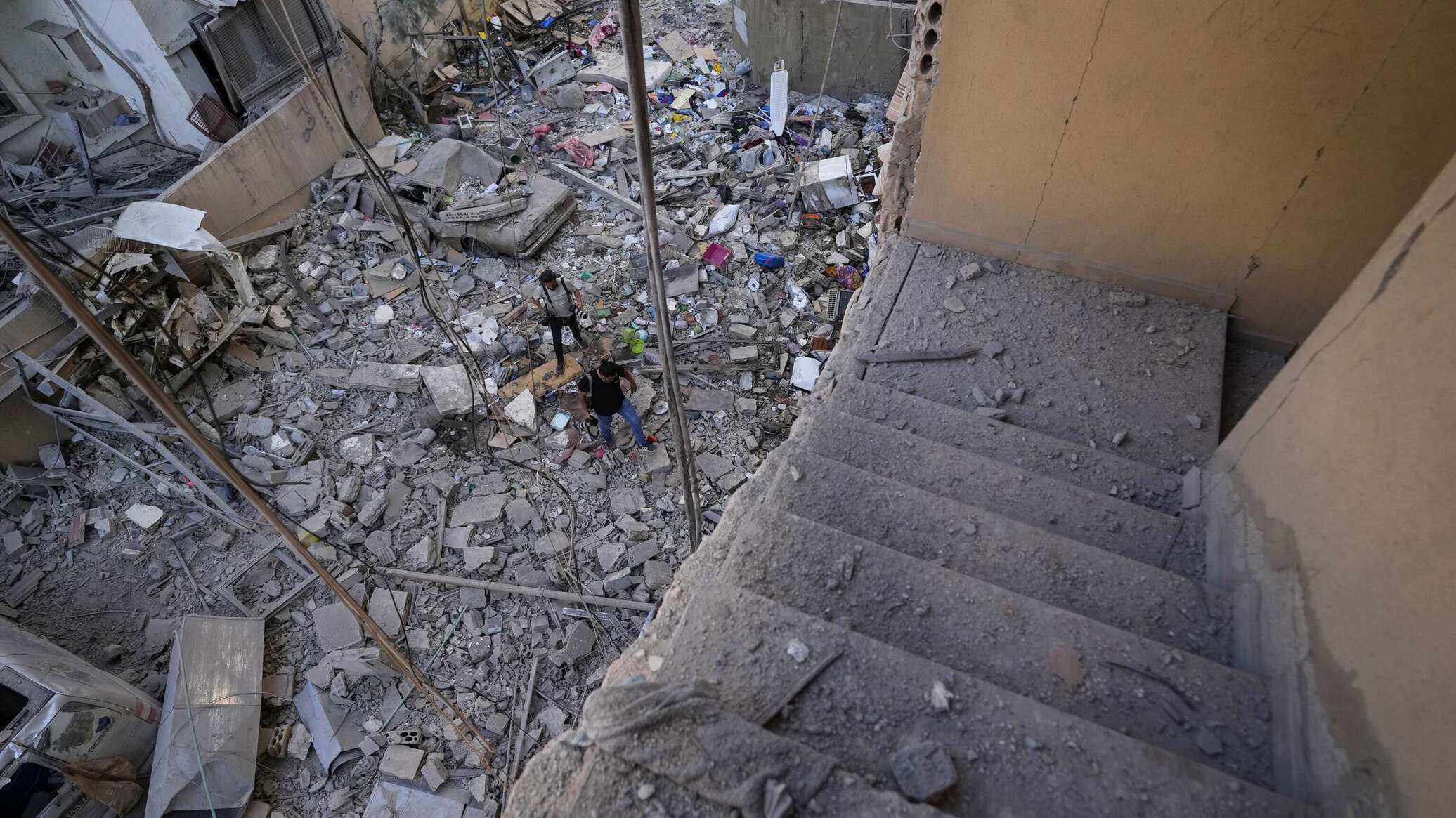 الجيش الإسرائيلي يعلن عزمه مهاجمة البنية التحتية العسكرية لـ"حزب الله" في بيروت