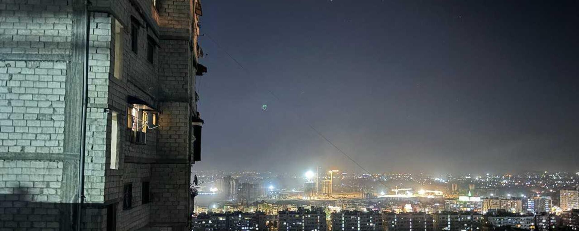 الدفاعات الجوية السورية تتصدى لأهداف معادية في محيط دمشق - سبوتنيك عربي, 1920, 14.11.2025