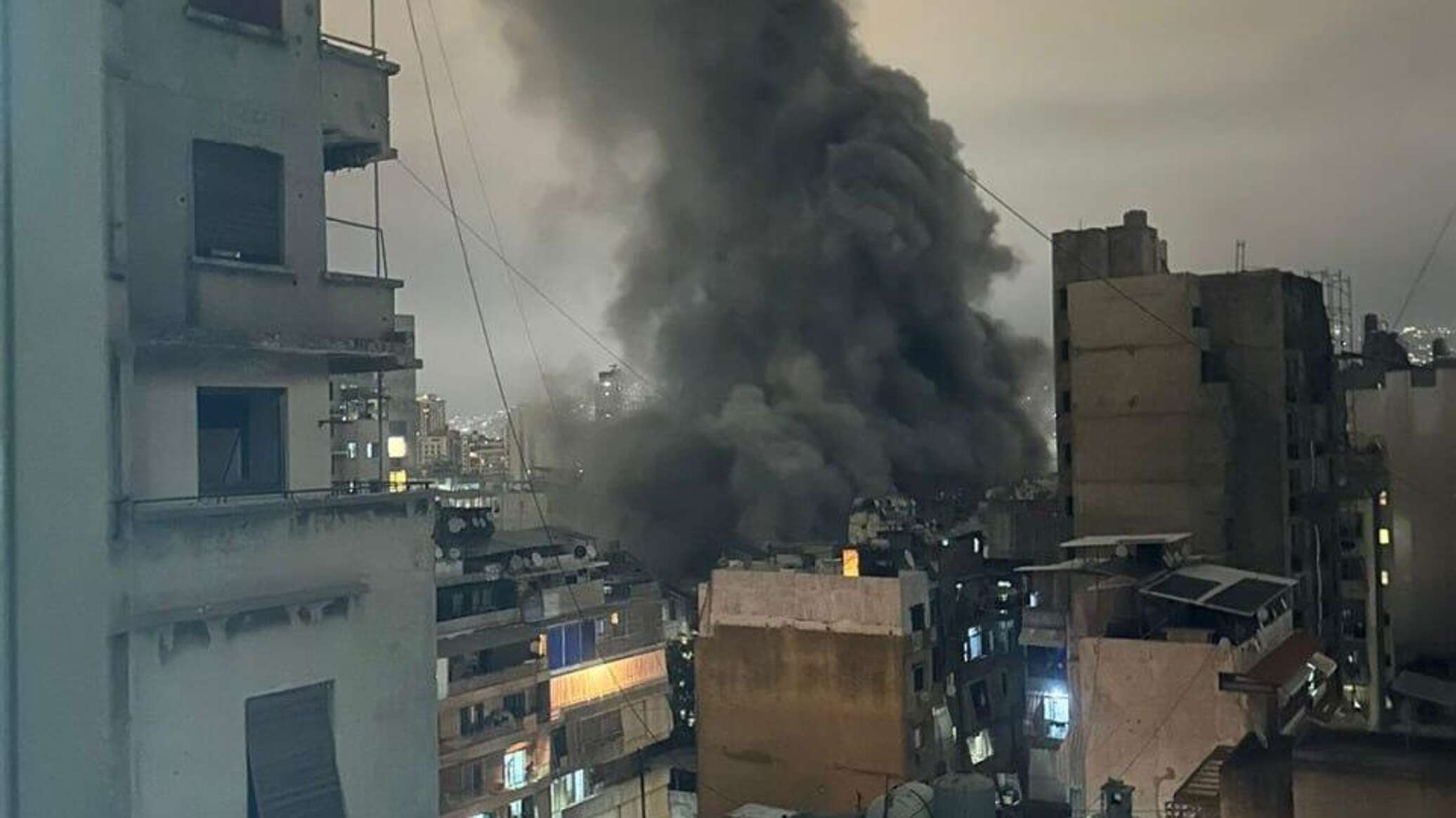 مراسل "سبوتنيك": غارة إسرائيلية تستهدف مبنى في شارع النويري بمنطقة رأس النبع... فيديو