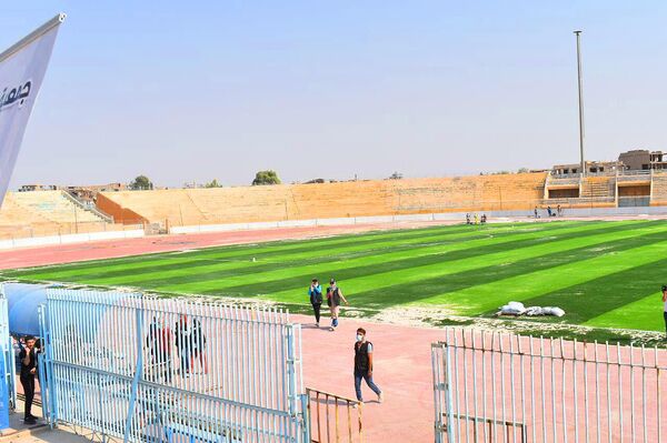 صور لإعادة تأهيل الملعب البلدي في مدينة دير الزور - سبوتنيك عربي