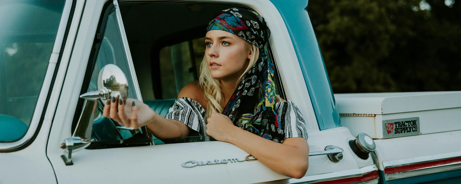 امرأة تقود السيارة  - سبوتنيك عربي, 1920, 17.10.2024