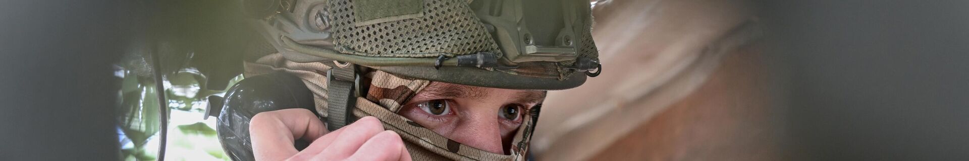 Военнослужащий 1430-го гвардейского мотострелкового полка ВС РФ на Запорожском направлении специальной военной операции, Россия - سبوتنيك عربي, 1920
