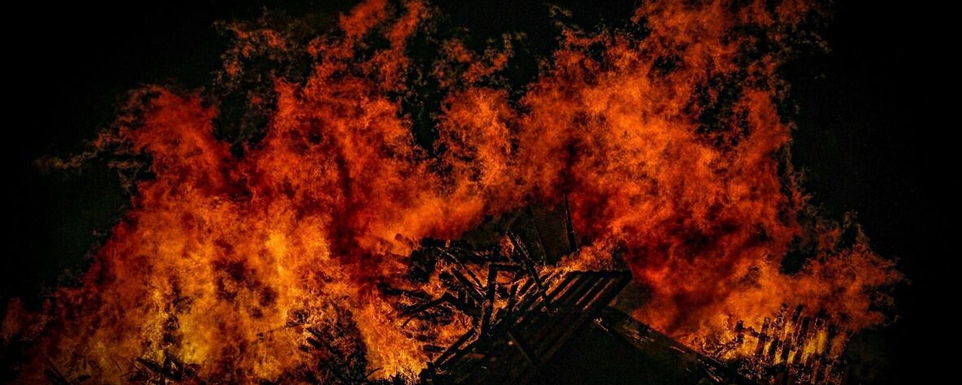 حريق - سبوتنيك عربي, 1920, 16.05.2025