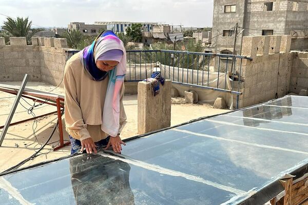 صور لجهاز  لتحلية مياه البحر وتقديمها للنازحين في غزة ابتكرته مهندسة غزية - سبوتنيك عربي