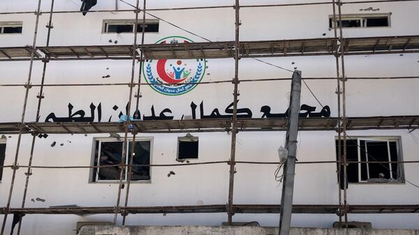 آخر مستشفى بشمال غزة يواجه القصف والدمار والاحتضار - سبوتنيك عربي