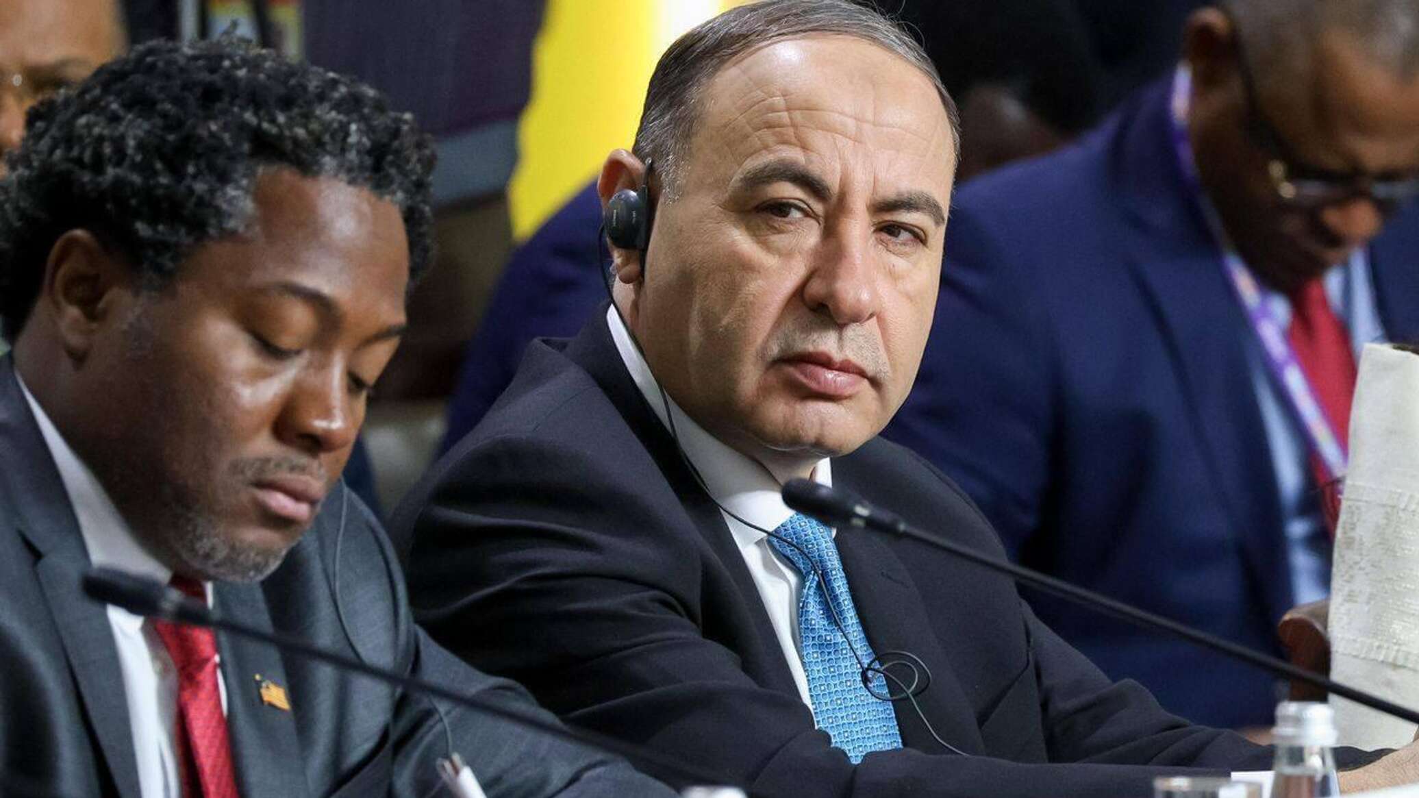 ليبيا تؤكد دعمها لسيادة سوريا ووحدتها خلال اتصال بين الباعور والمقداد