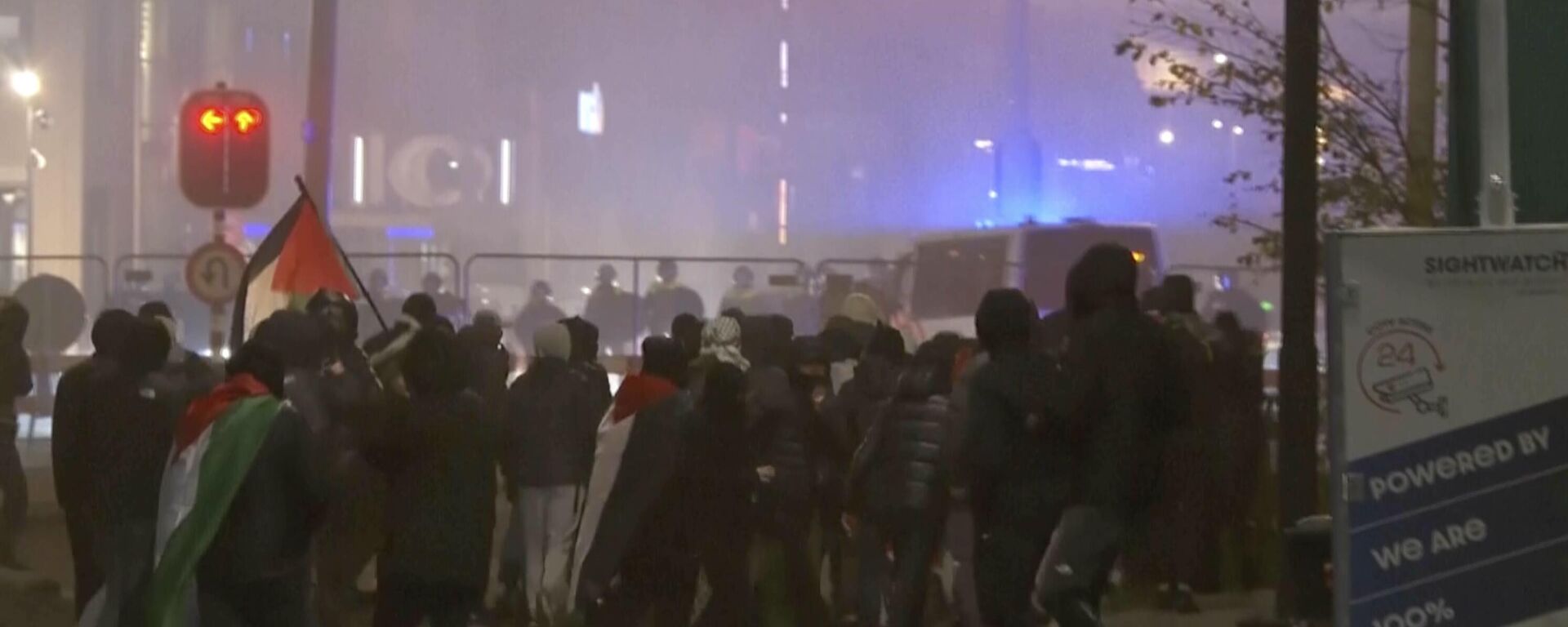 مشجعون إسرائيليون يتعرضون إلى هجمات بعد أعمالهم الاستفزازية تجاه مؤيدين للقضية الفلسطينية في العاصمة الهولندية أمستردام - سبوتنيك عربي, 1920, 10.11.2024