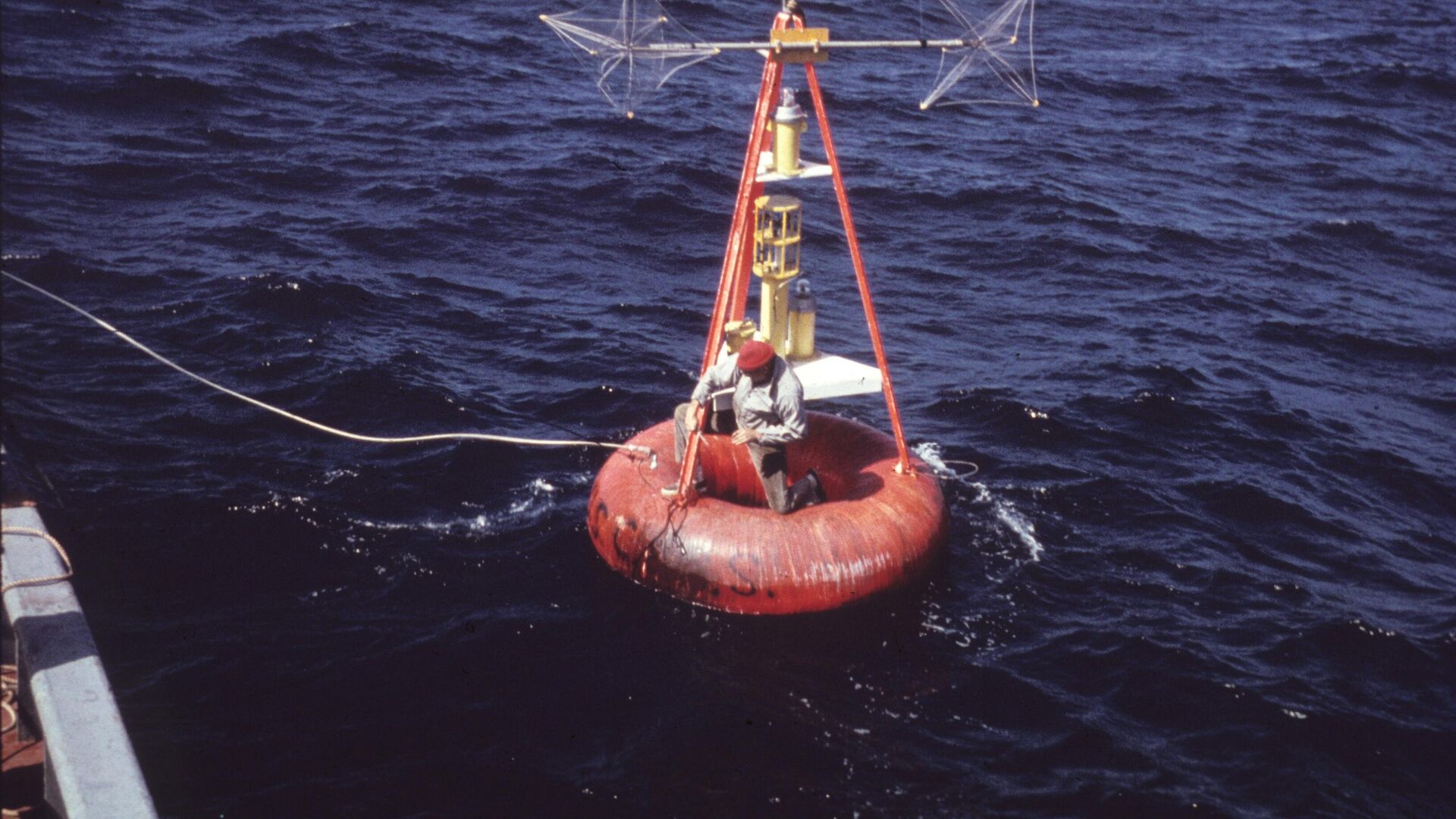 عوامة بحرية - سبوتنيك عربي, 1920, 11.11.2024