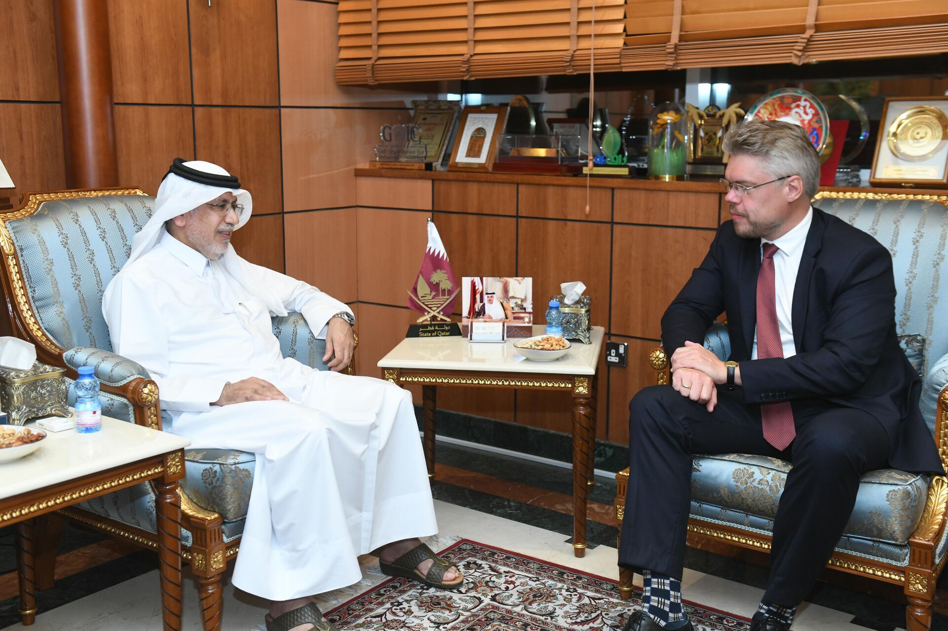 مدير التعاون الدولي في وكالة سبوتنيك فاسيلي بوشكوف، ورئيس التحريرفي جريدة الشرق القطرية جابر سالم الحرمي. مدير التعاون الدولي في وكالة سبوتنيك فاسيلي بوشكوف، ورئيس التحريرفي جريدة الشرق القطرية جابر سالم الحرمي. - سبوتنيك عربي, 1920, 22.11.2024