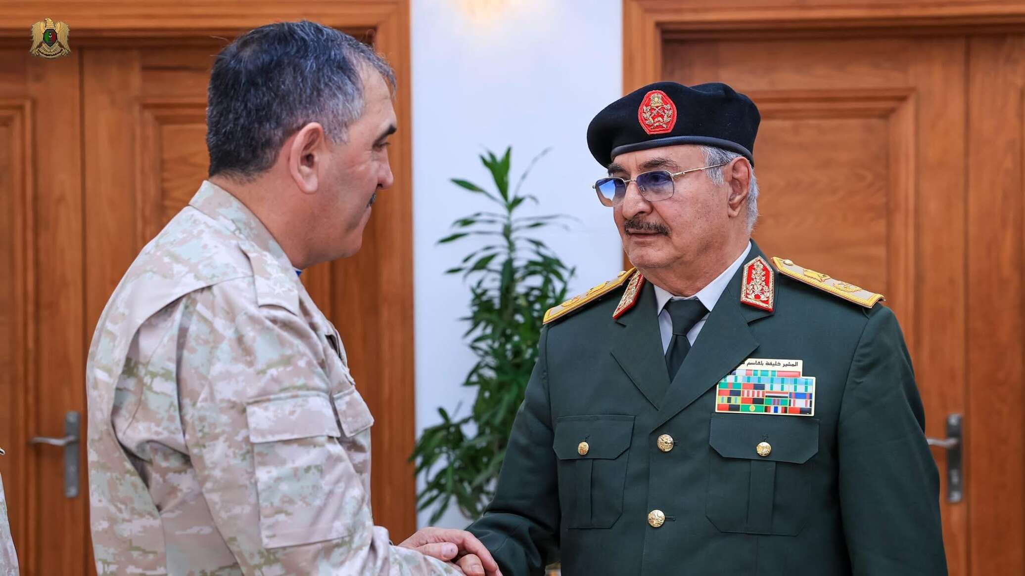 حفتر يستقبل نائب وزير الدفاع الروسي لبحث التعاون في مكافحة الإرهاب وتعزيز الأمن داخل ليبيا
