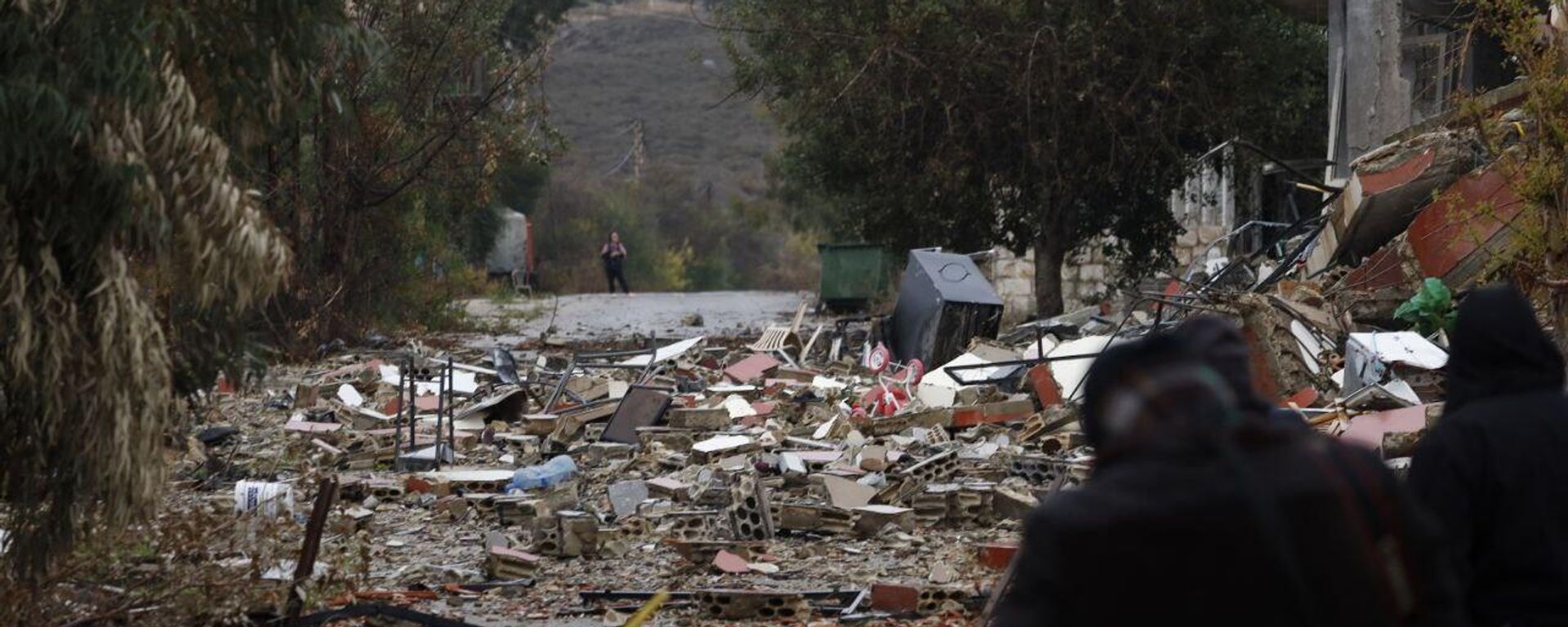 مشاهد من داخل بلدة الخيام جنوبي لبنان، توثق حجم الدمار الذي خلّفته القوات الإسرائيلية في البنية التحتية للبلدة والممتلكات المدنية فيها. مشاهد من داخل بلدة الخيام جنوبي لبنان، توثق حجم الدمار الذي خلّفته القوات الإسرائيلية في البنية التحتية للبلدة والممتلكات المدنية فيها. - سبوتنيك عربي, 1920, 29.11.2024