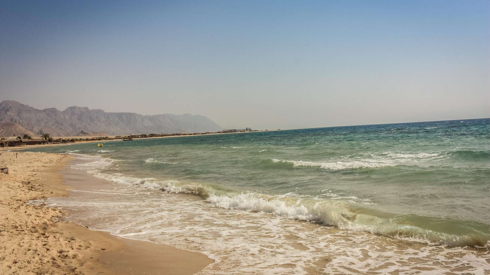 بعد رأس الحكمة... مصر تعلن عن مشروع "مهم للغاية" مع قطر في الساحل الشمالي