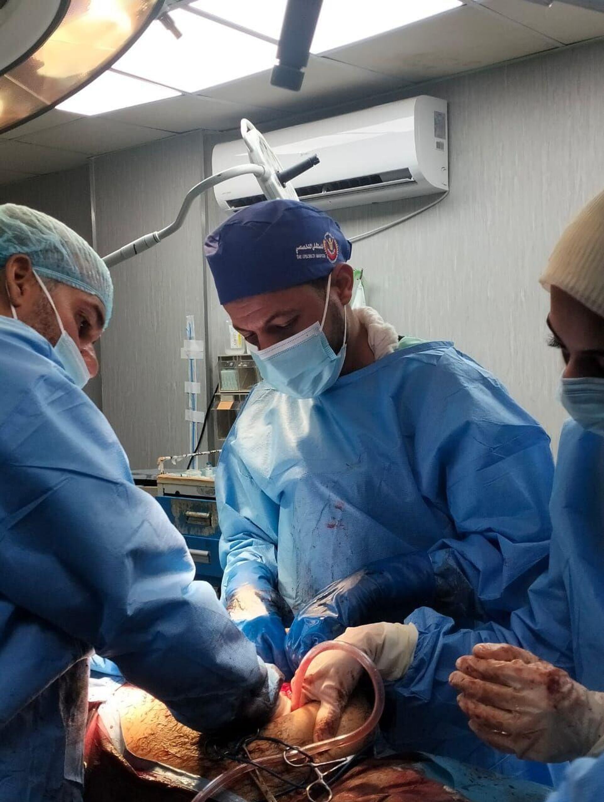 الطبيب الجراح التونسي سفيان البناني يتمكن من دخول غزة ضمن وفد طبي تطوعي يضم جنسيات مختلفة، بهدف معالجة المرضى في القطاع - سبوتنيك عربي, 1920, 22.01.2025