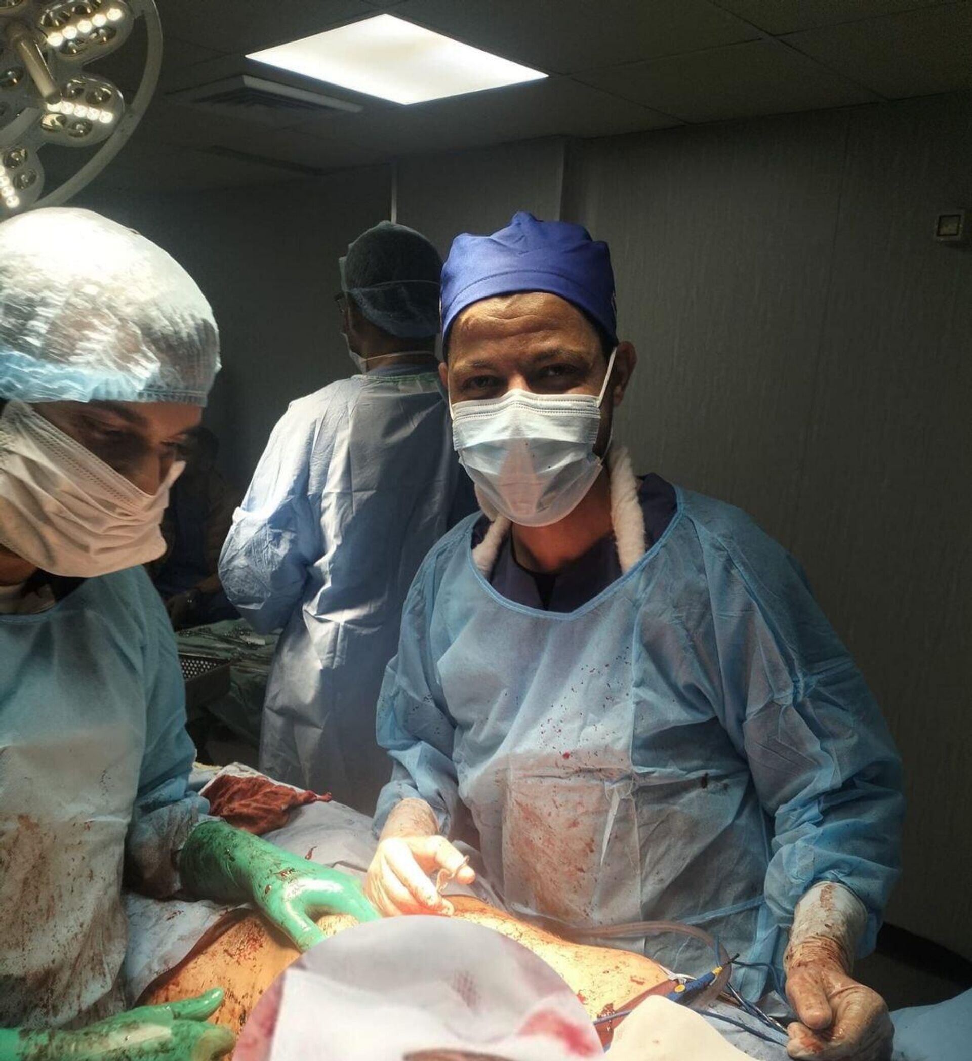 الطبيب الجراح التونسي سفيان البناني يتمكن من دخول غزة ضمن وفد طبي تطوعي يضم جنسيات مختلفة، بهدف معالجة المرضى في القطاع - سبوتنيك عربي, 1920, 22.01.2025