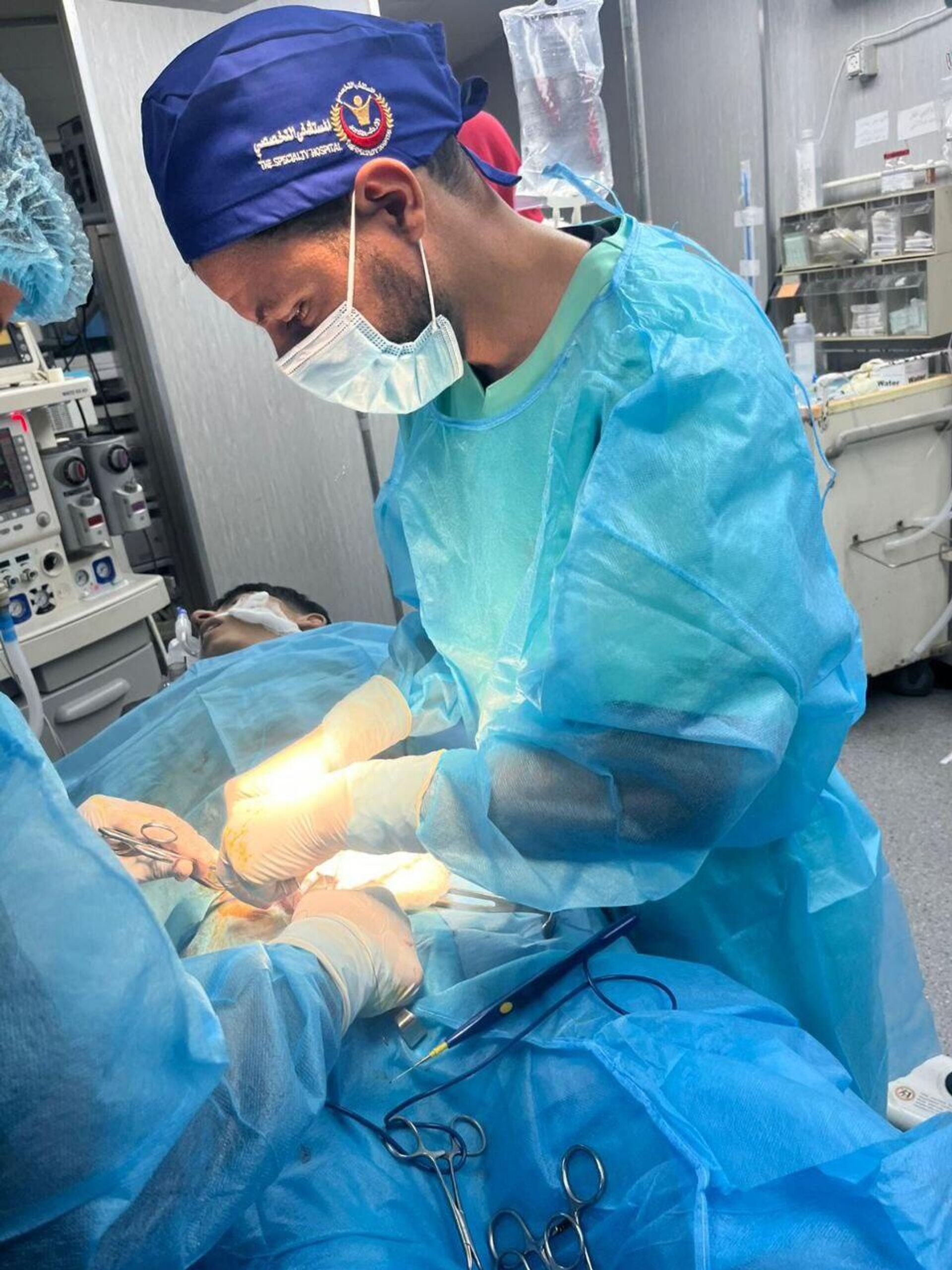 الطبيب الجراح التونسي سفيان البناني يتمكن من دخول غزة ضمن وفد طبي تطوعي يضم جنسيات مختلفة، بهدف معالجة المرضى في القطاع - سبوتنيك عربي, 1920, 22.01.2025