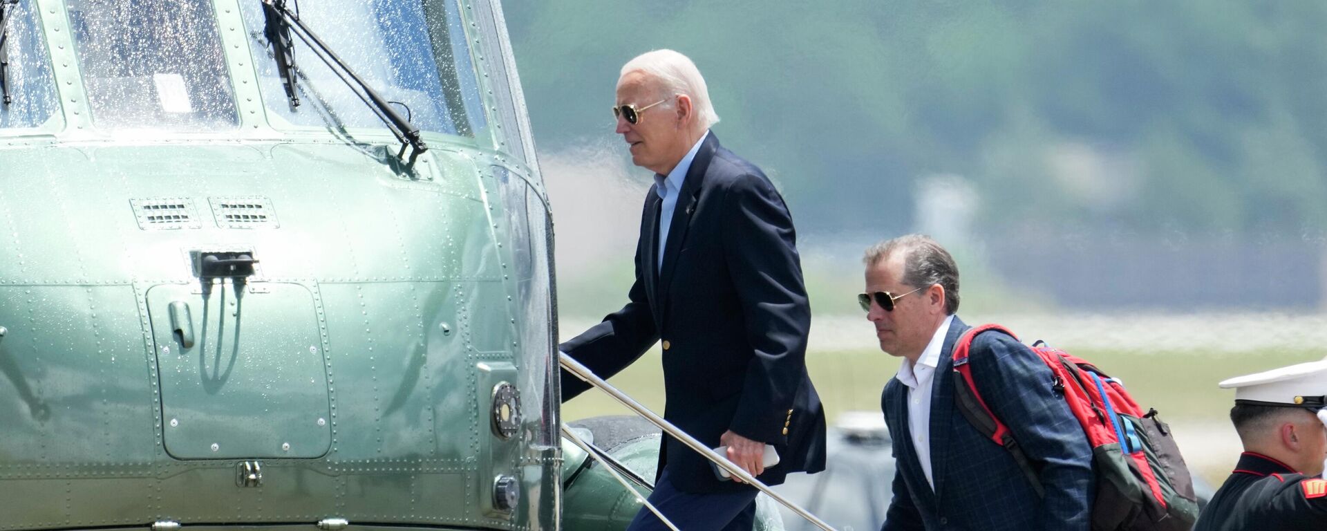 President Joe Biden boards Marine One with his son Hunter Biden as he leaves Andrews Air Force Base, Md., on his way to Camp David, Saturday, June 24, 2023 - سبوتنيك عربي, 1920, 02.12.2024