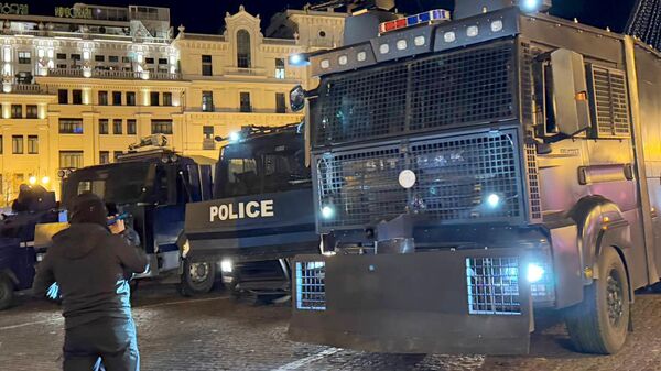 مظاهرة لأنصار المعارضة قرب البرلمان في العاصمة تبليسي، جورجيا  - سبوتنيك عربي