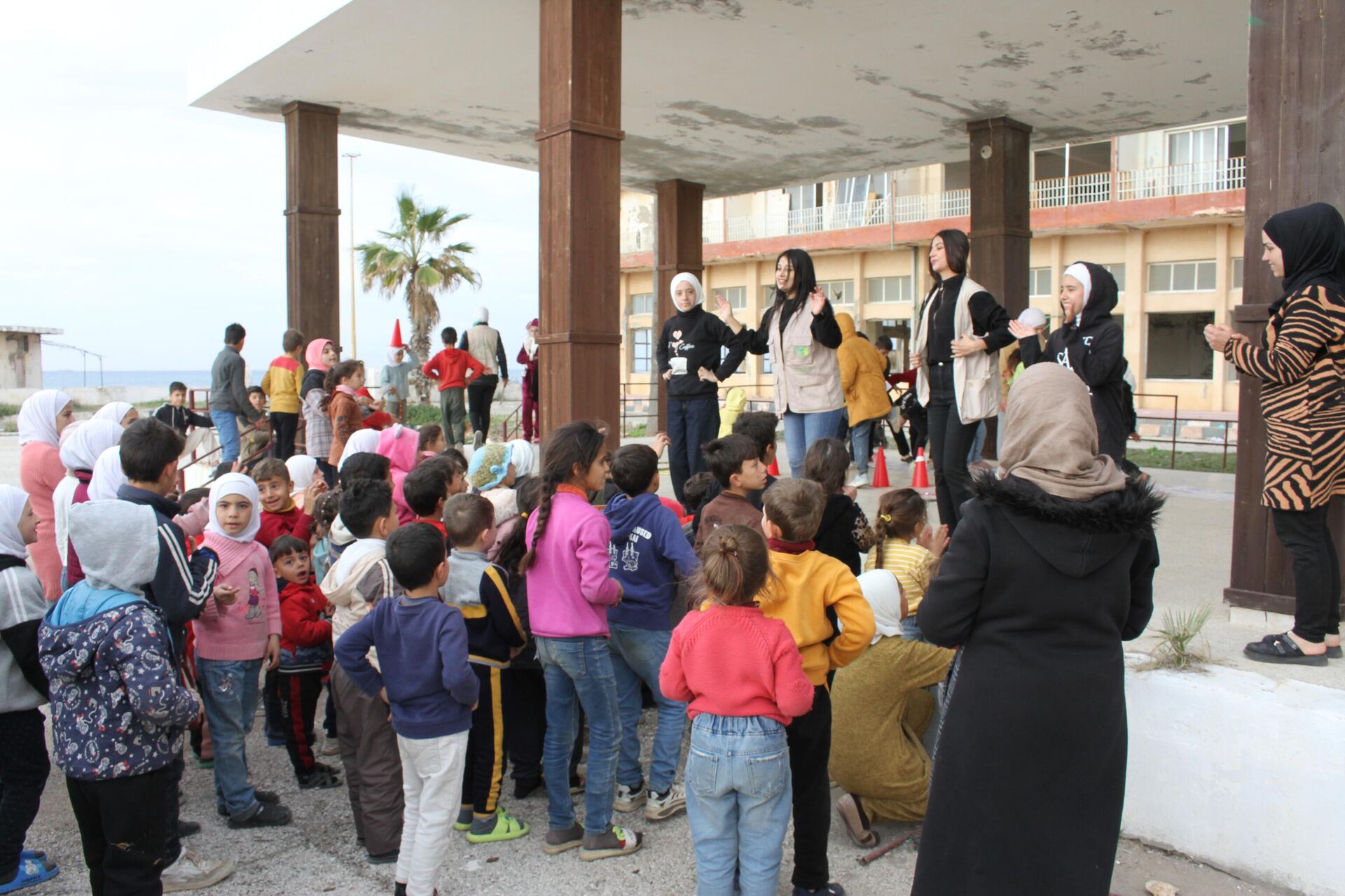 مهجّرون من حلب يروون لـ سبوتنيك تفاصيل رحلتهم المرعبة قبل للوصول إلى مناطق آمنة - سبوتنيك عربي, 1920, 07.12.2024