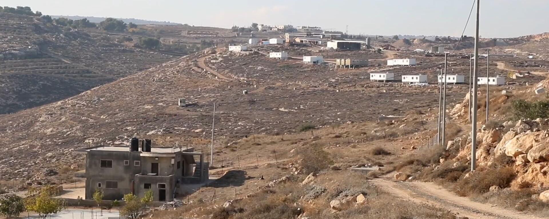 الاستيطان يحرم فلسطيني من الوصول إلى بيته وأرضه في بيت لحم جنوبي الضفة الغربية - سبوتنيك عربي, 1920, 29.01.2025