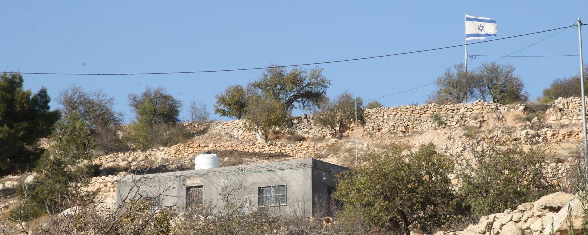 الاستيطان يحرم فلسطيني من الوصول إلى بيته وأرضه في بيت لحم جنوبي الضفة الغربية - سبوتنيك عربي, 1920, 20.01.2025