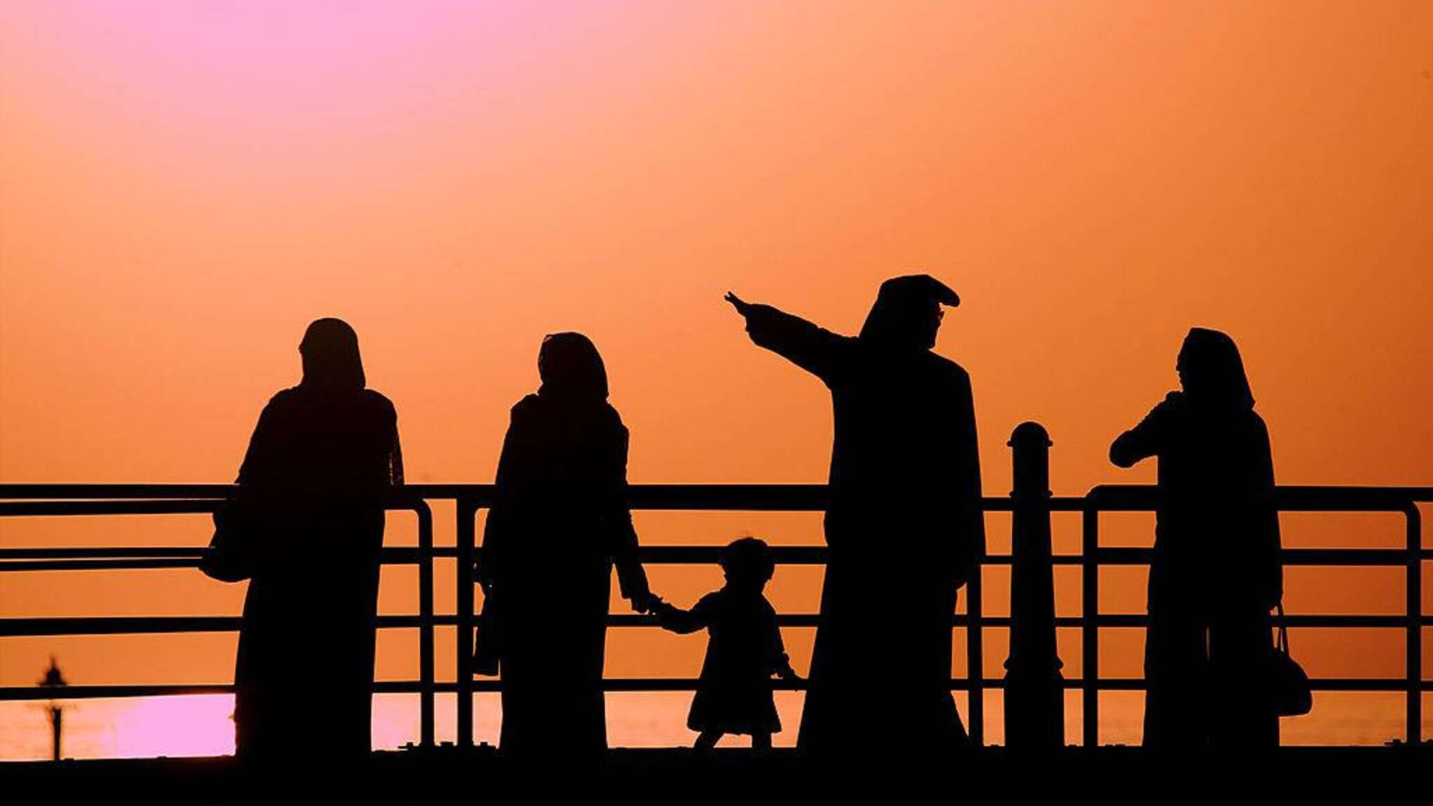 السنة الفاصلة.. تصريحات رسمية تقلق الآلاف في دولة خليجية