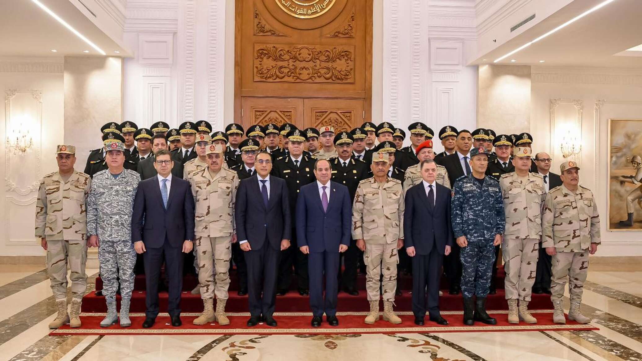 ‏السيسي يجتمع بقادة الجيش والأجهزة الأمنية ويبحث تأثير التطورات الإقليمية على الأمن القومي المصري
