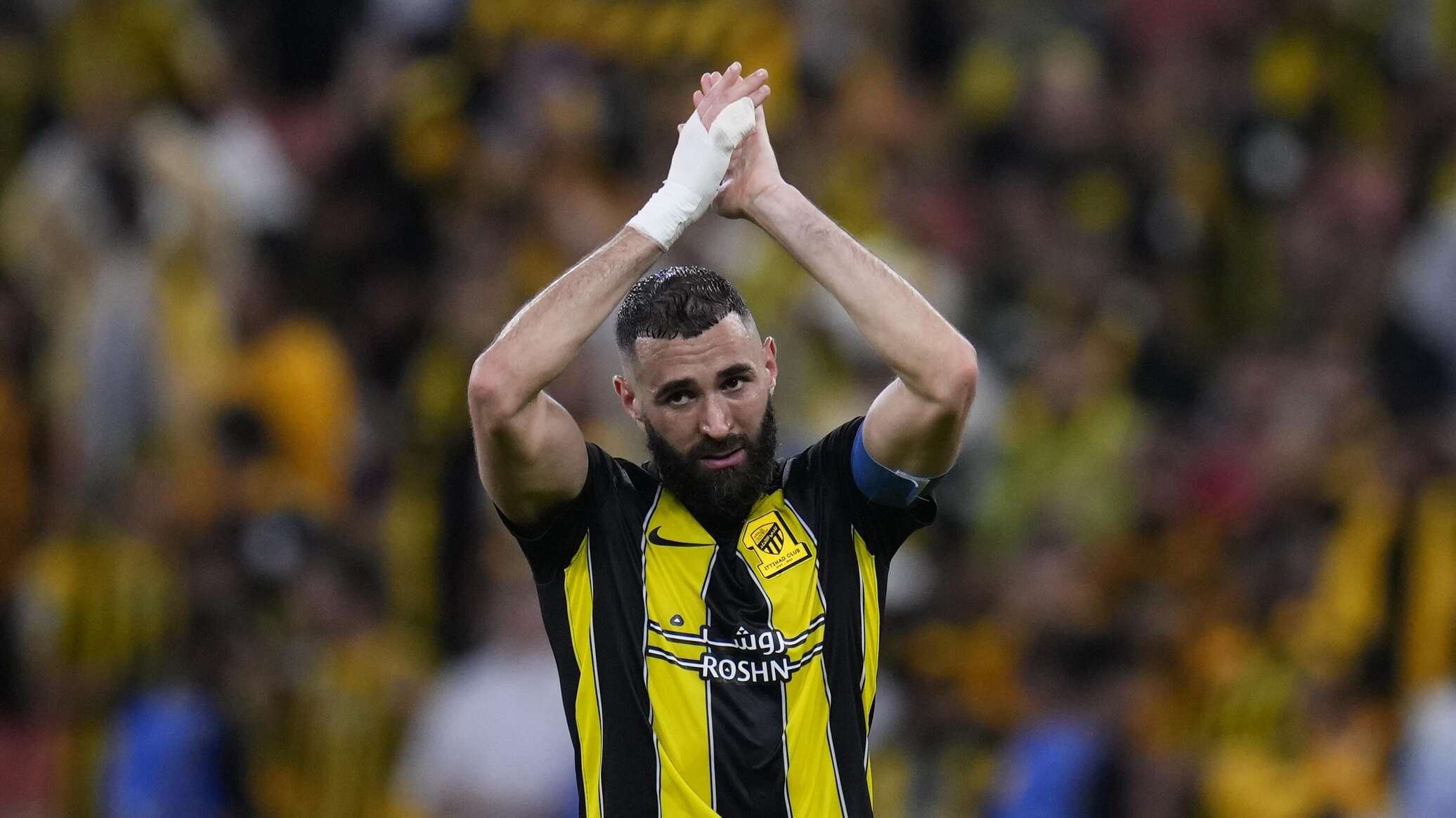 بنزيما يرقص ويغني بالعربية.. فيديو أثار تفاعلا بعد سحق الهلال