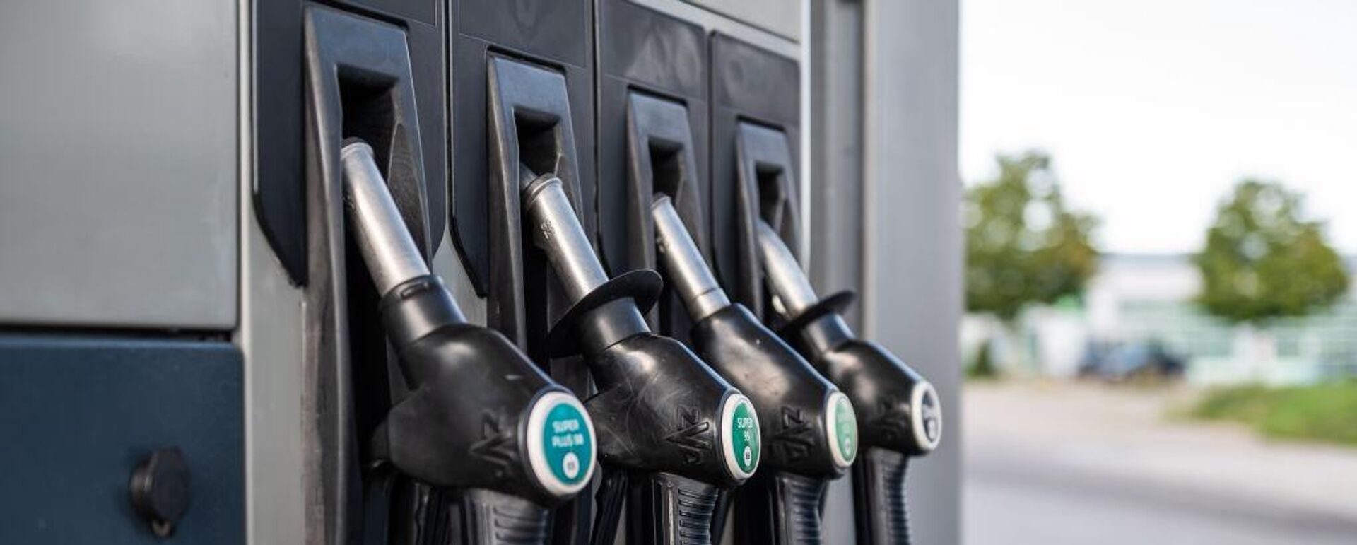 محطة وقود - سبوتنيك عربي, 1920, 24.12.2024