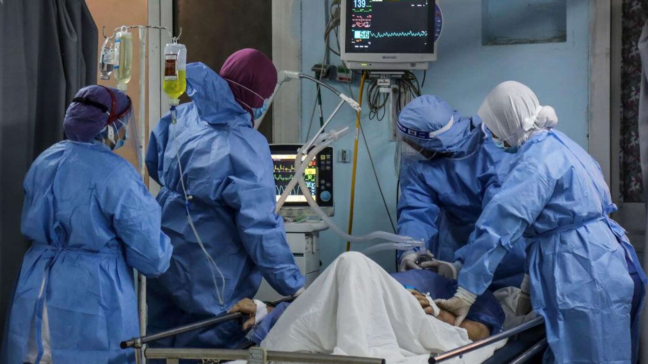 قانون جديد يتضمن عقاب الأطباء وتعويض المرضى يفجر جدلا في مصر.. ورئيس الوزراء يعلق