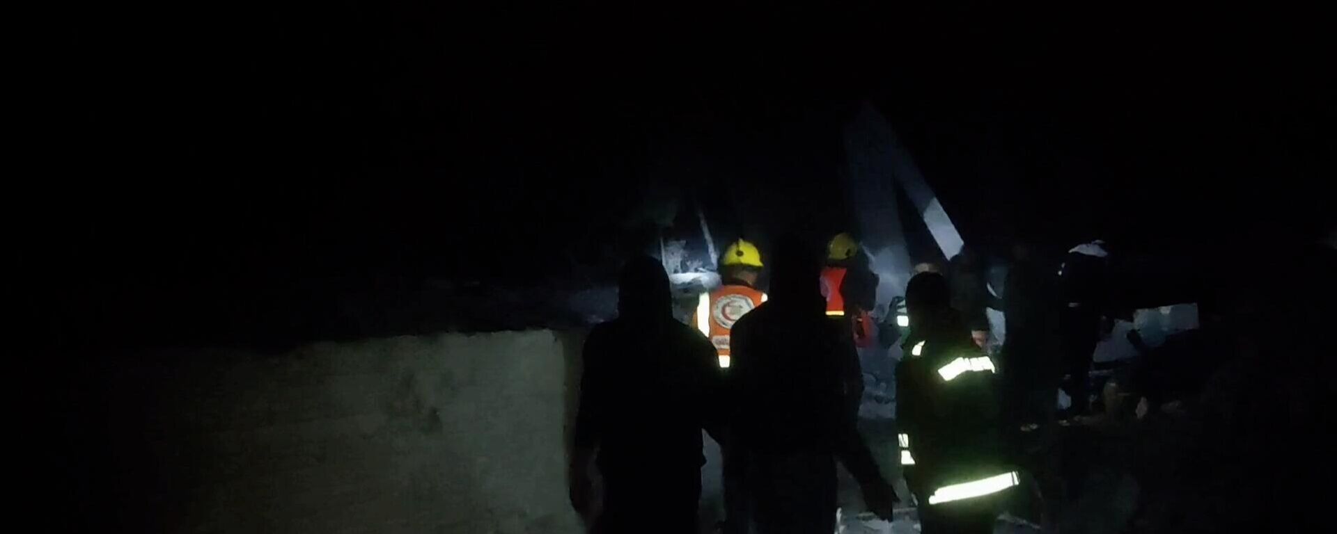 الدفاع المدني شمال غزة: لا نستطيع تلبية غالبية نداءات الاستغاثة ونواصل العمل بالأيدي - سبوتنيك عربي, 1920, 18.03.2025