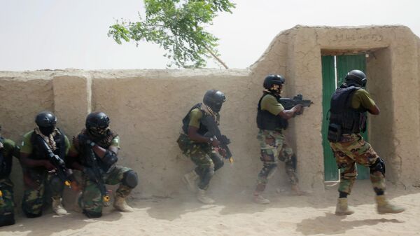 Nigerian special forces participate in an hostage rescue exercise at the end of the Flintlock exercise in Mao, Chad, Saturday, March 7, 2015. The U.S. military and its Western partners conduct this training annually and set up plans long before Boko Haram began attacking its neighbors Niger, Chad and Cameroon - سبوتنيك عربي