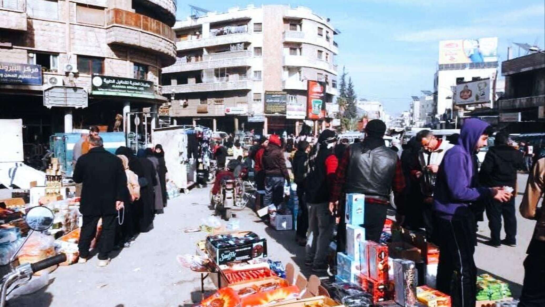 منها منتهية الصلاحية... بضائع مجهولة المصدر تغزو الأسواق السورية