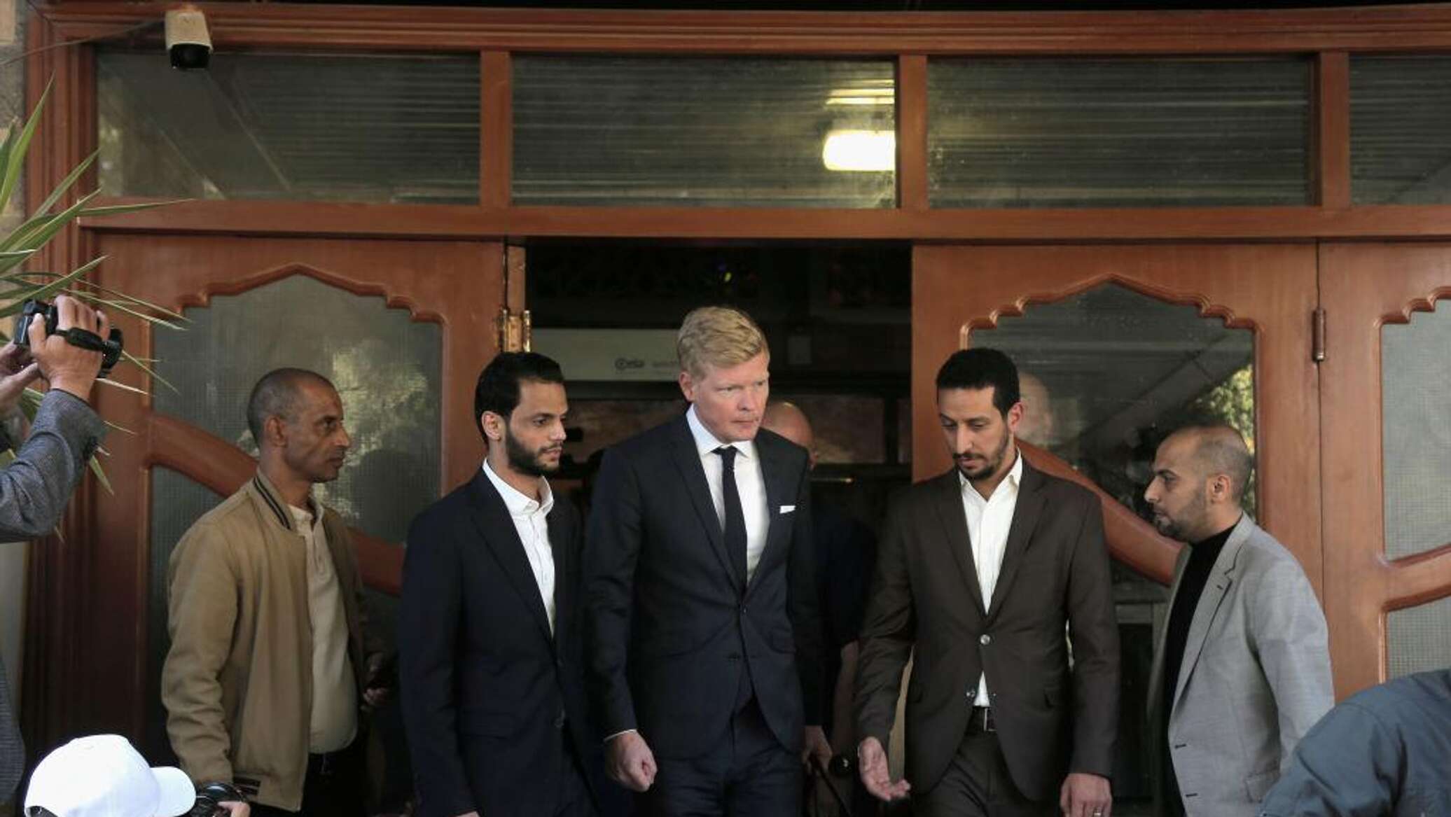 المبعوث الأممي إلى اليمن يطلب وساطة إيران للإفراج عن أمميين محتجزين لدى "أنصار الله"