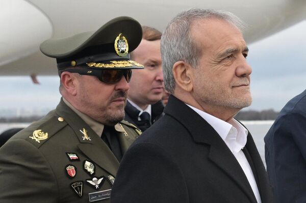 الرئيس الإيراني مسعود بزشكيان، يصل إلى العاصمة الروسية موسكو، في زيارة عمل - سبوتنيك عربي