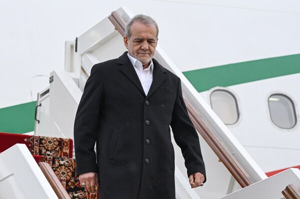 الرئيس الإيراني مسعود بزشكيان، يصل إلى العاصمة الروسية موسكو في زيارة عمل - سبوتنيك عربي