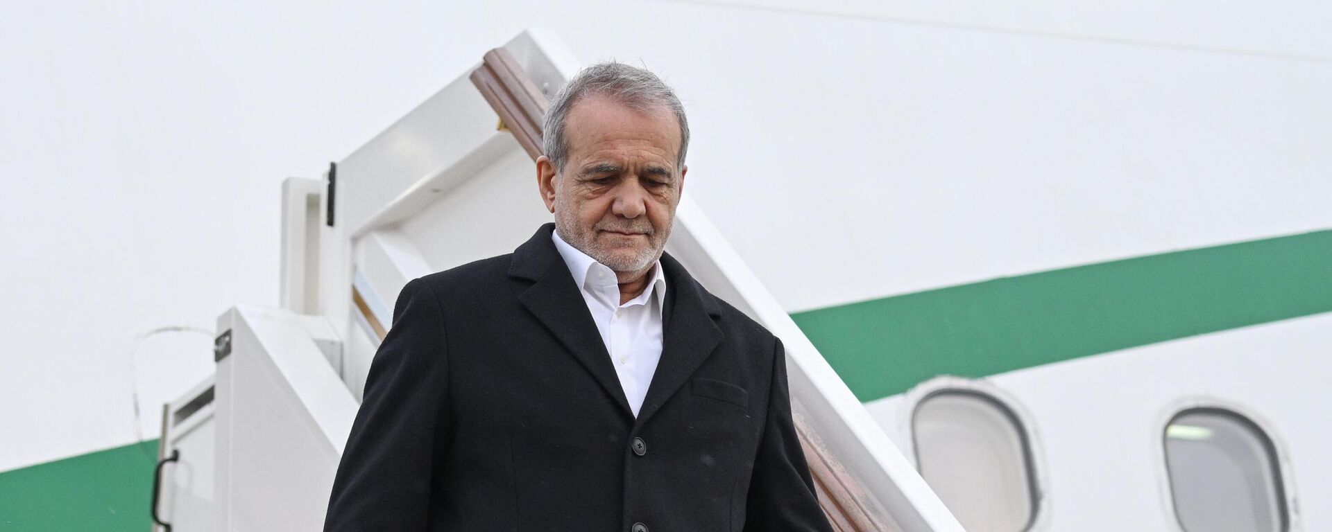الرئيس الإيراني مسعود بزشكيان، يصل إلى العاصمة الروسية موسكو في زيارة عمل - سبوتنيك عربي, 1920, 17.01.2025