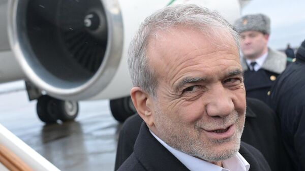 الرئيس الإيراني مسعود بزشكيان، يصل إلى العاصمة الروسية موسكو في زيارة عمل - سبوتنيك عربي