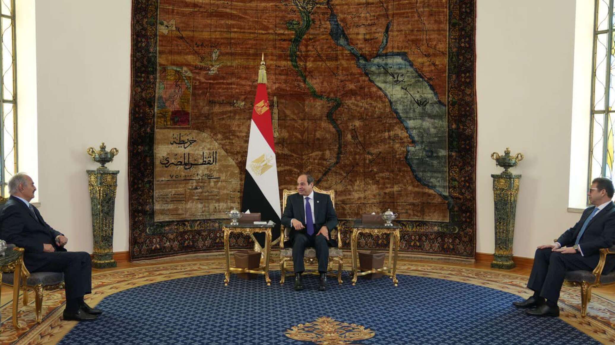 السيسي يستقبل حفتر ويؤكد له: استقرار ليبيا جزء من أمن مصر القومي
