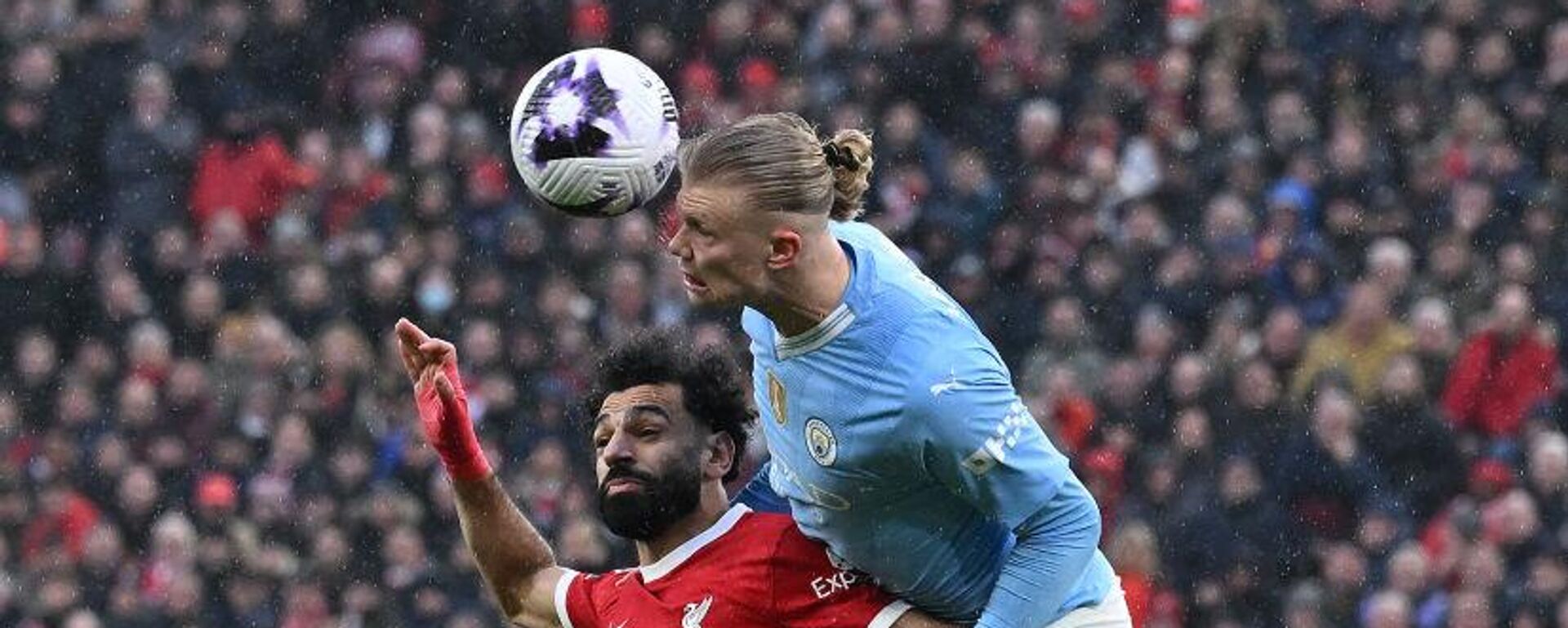 لاعب مانشستر سيتي الدولي النرويجي إرلينغ هالاند أمام لاعب ليفربول الدولي المصري محمد صلاح - سبوتنيك عربي, 1920, 18.01.2025