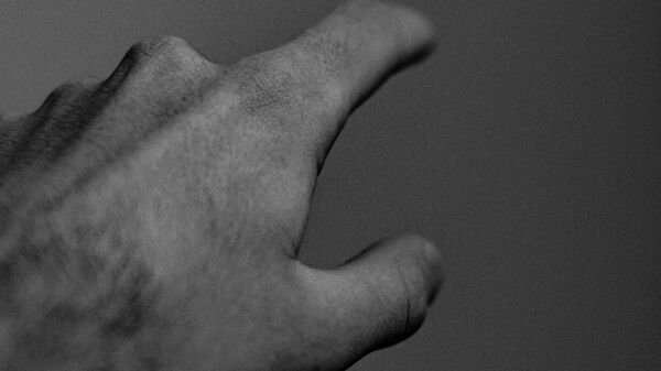 صورة ليد مصابة بالرعاش - سبوتنيك عربي