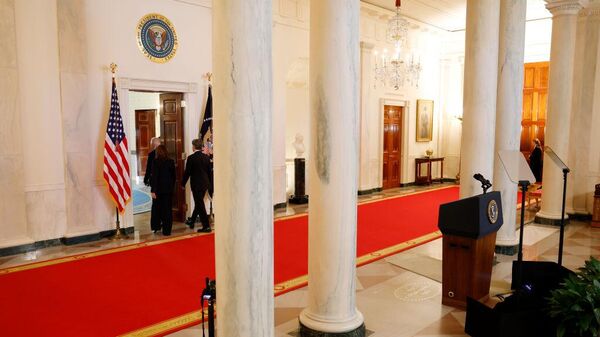 وزير الخارجية الأمريكي المنتهية ولايته أنتوني بلينكن مع الرئيس السابق جو بايدن ونائبته كامالا هاريس - سبوتنيك عربي