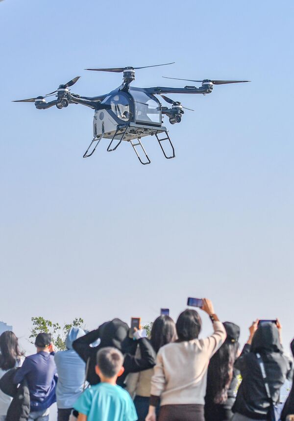 صورة لسيارة طائرة على شكل طائرة مروحية، والتي طورتها شركة صناعة السيارات الكهربائية الصينية (XPENG) في مقاطعة هاينان، الصين. - سبوتنيك عربي