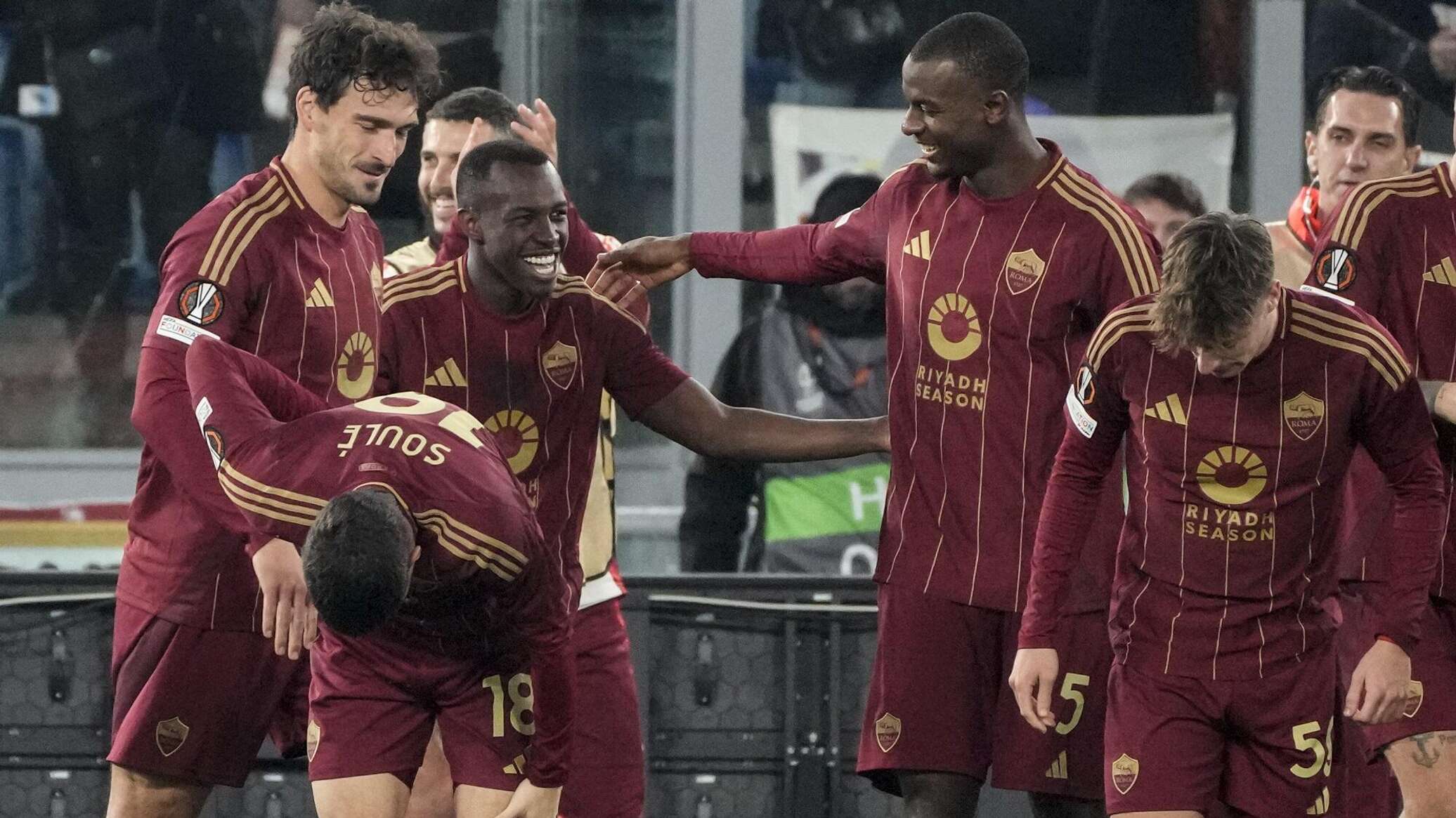 روما الإيطالي يكرم أول لاعب سعودي يسجل في الدوري الأوروبي