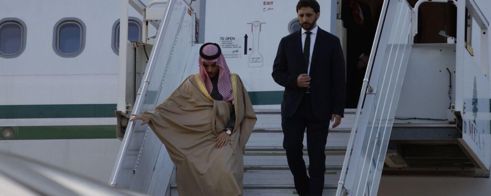 صورة للحظة وصول وزير الخارجية السعودية فيصل بن فرحان إلى العاصمة اللبنانية بيروت - سبوتنيك عربي, 1920, 23.01.2025